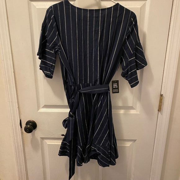 NWT Express Ruffle Dress - Picture 3 of 3